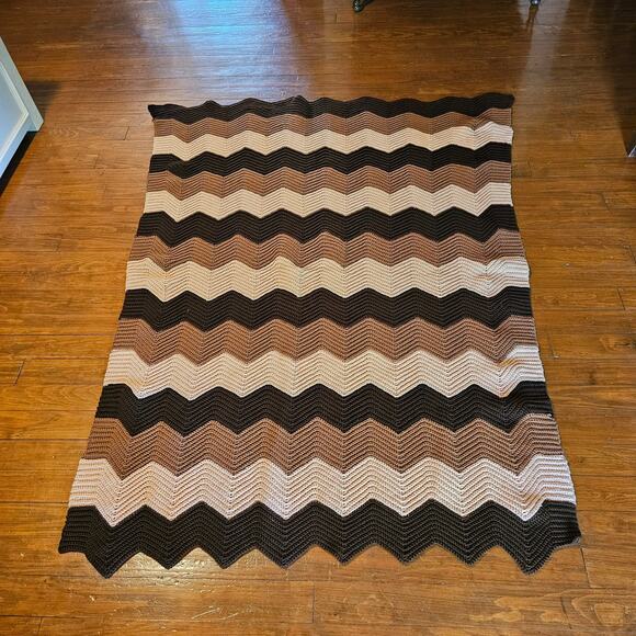 Vintage Handmade Crochet Afghan Blanket Throw Retro Chevron Granny Boho 64x50 - Picture 9 of 10